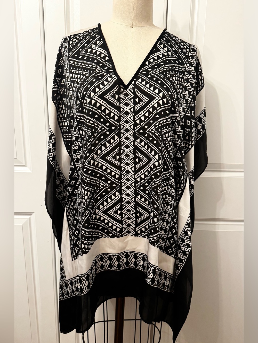Michael Kors Black & White Geometric V-Neck Kaftan